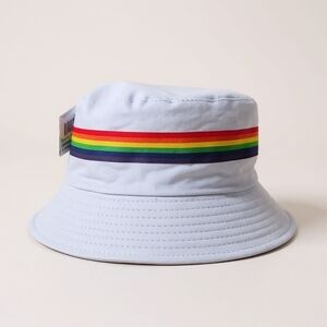 NWT CELEBRATE PRIDE WHITE BUCKET HAT get it for bundle for discounts 😀